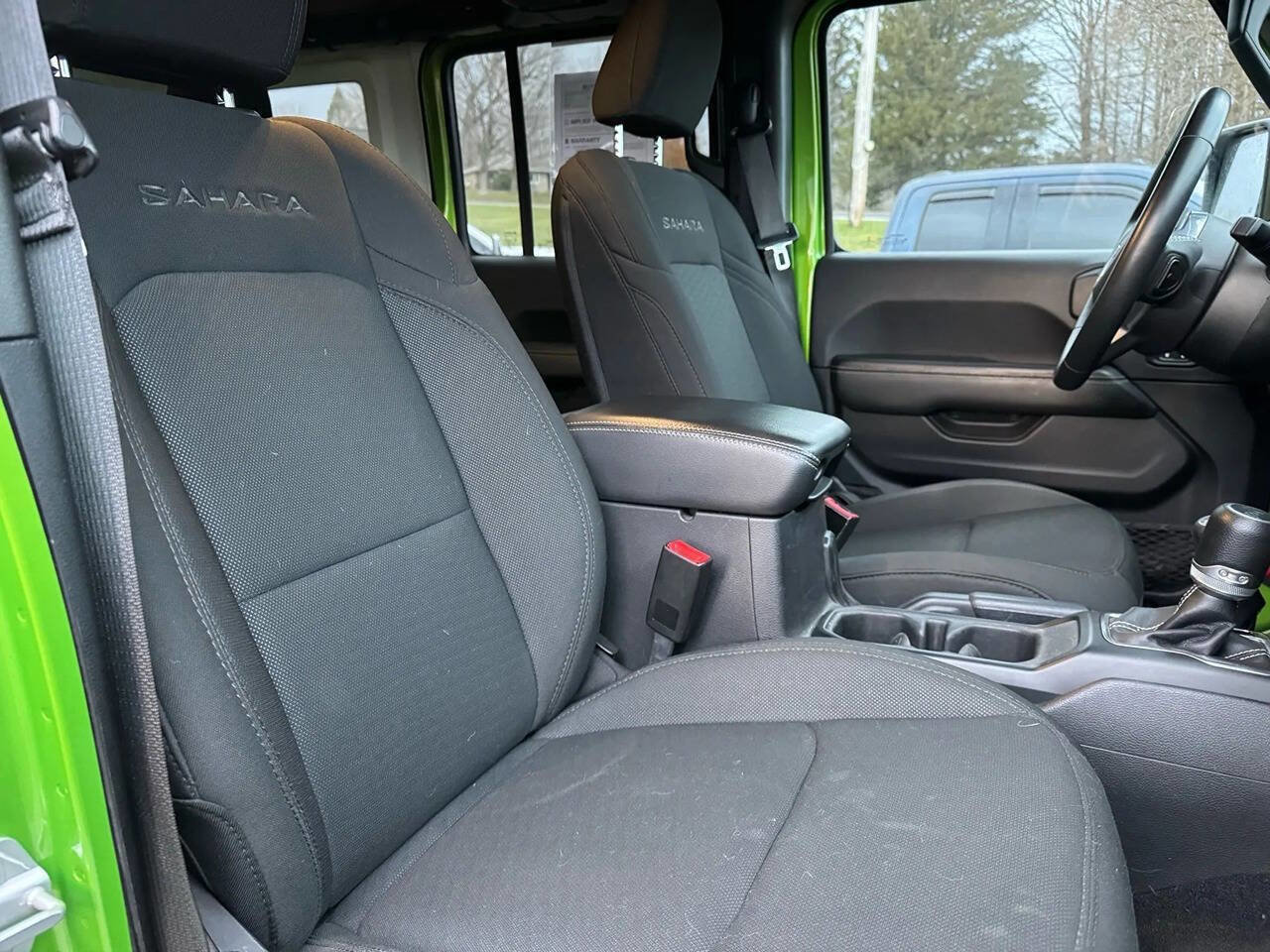 Used 2019 Jeep Wrangler Unlimited Sahara w/ Uconnect 4C Nav & Sound Group AWD/4WD image 17