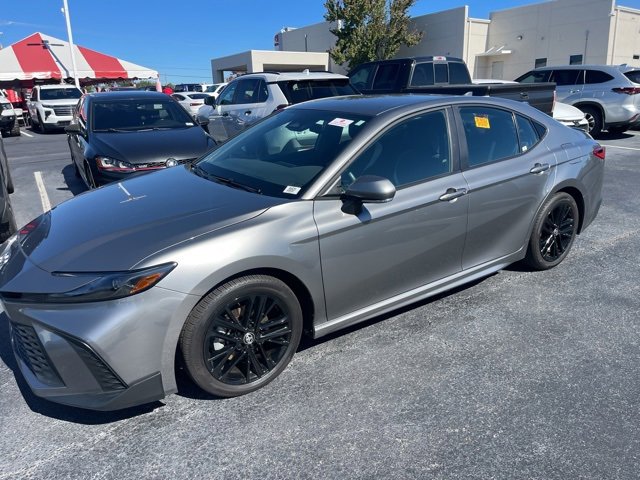 Used 2025 Toyota Camry SE w/ Convenience Package