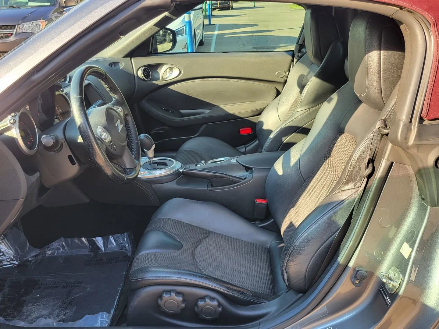 Used 2015 Nissan 370Z Touring Sport image 2