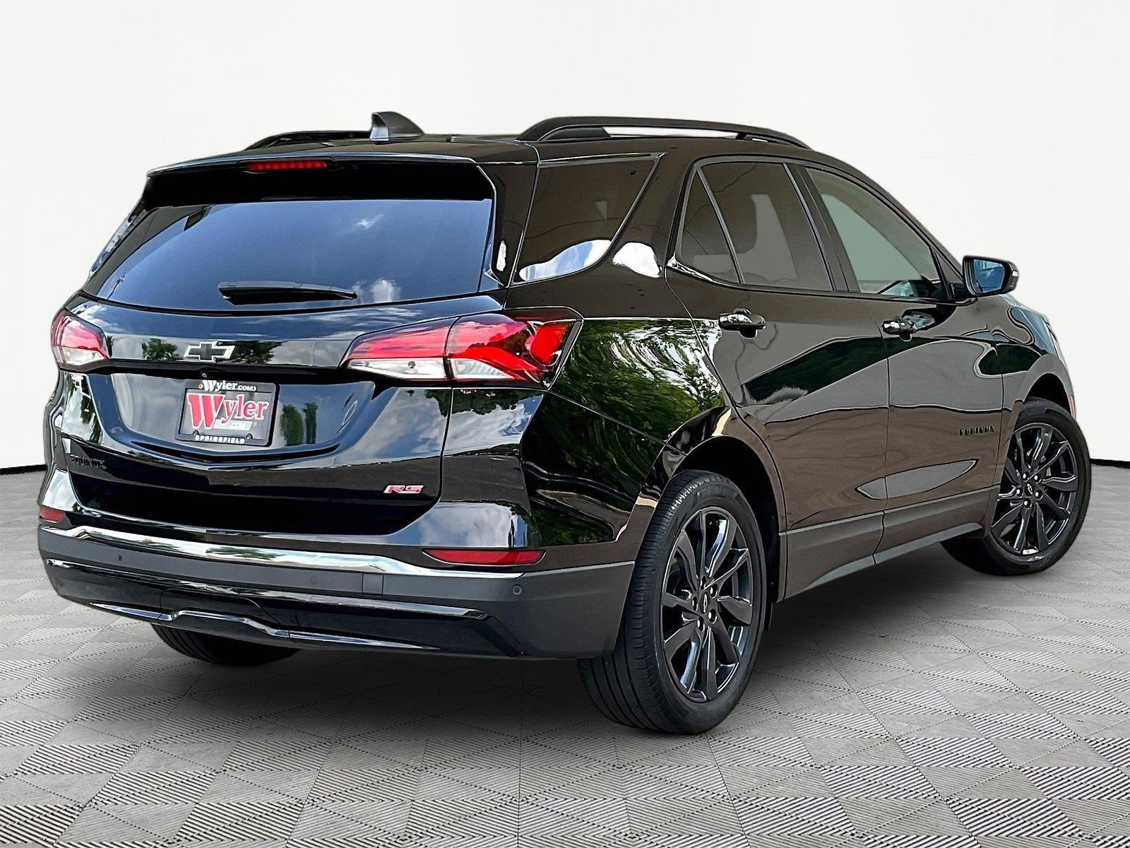 Used 2022 Chevrolet Equinox RS w/ Infotainment Package FWD image 6