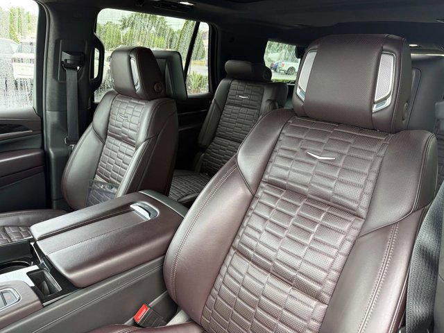 Used 2021 Cadillac Escalade Sport Platinum AWD/4WD image 13