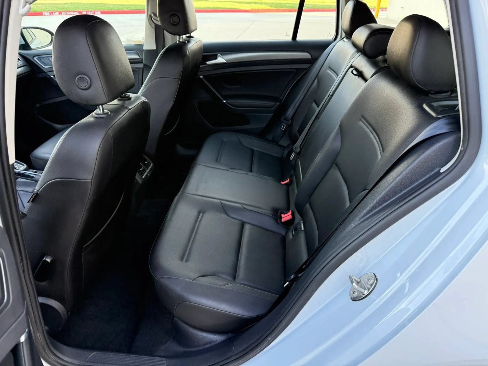 Used 2019 Volkswagen Golf SE FWD image 15