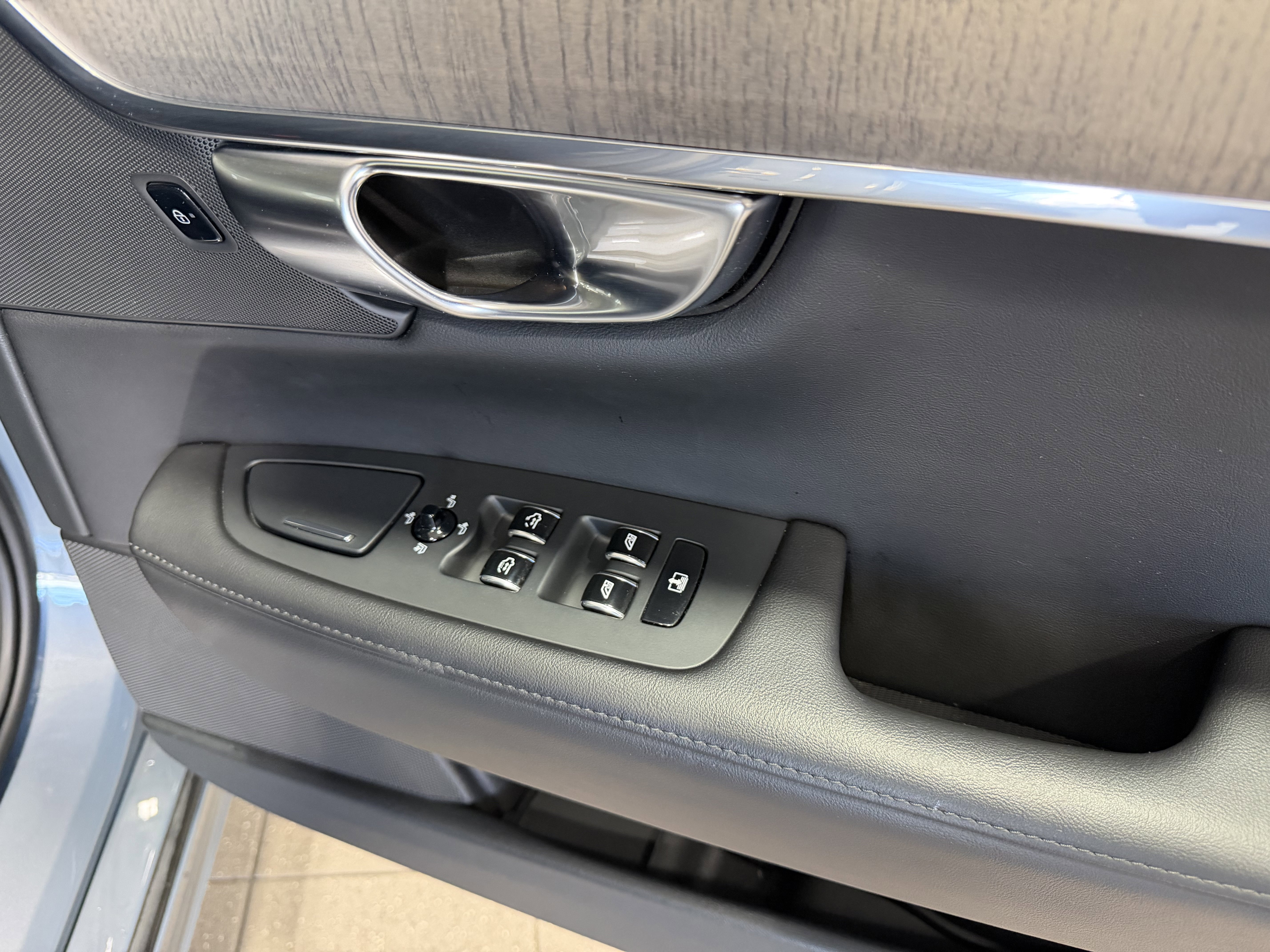 Used 2023 Volvo S90 B6 Plus image 26