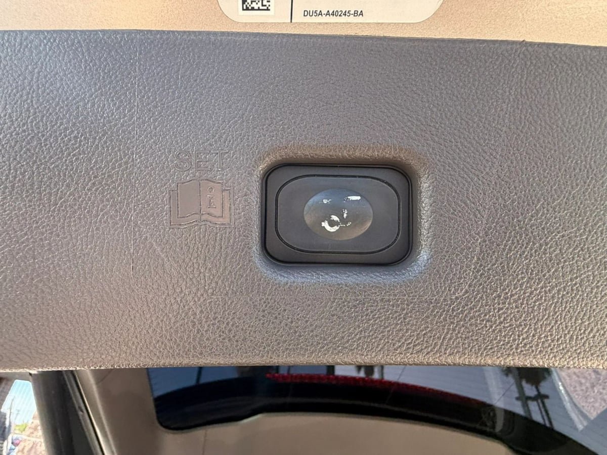 Used 2016 Lincoln MKX Select w/ Select Plus Package FWD image 32