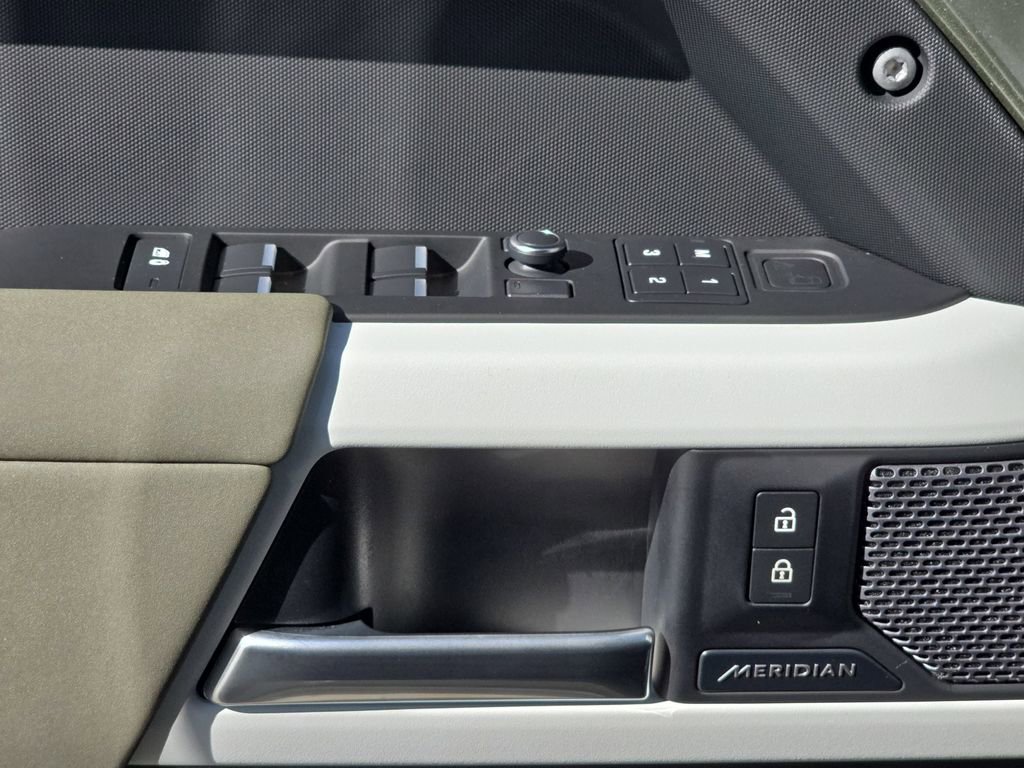 Used 2021 Land Rover Defender 110 SE image 31