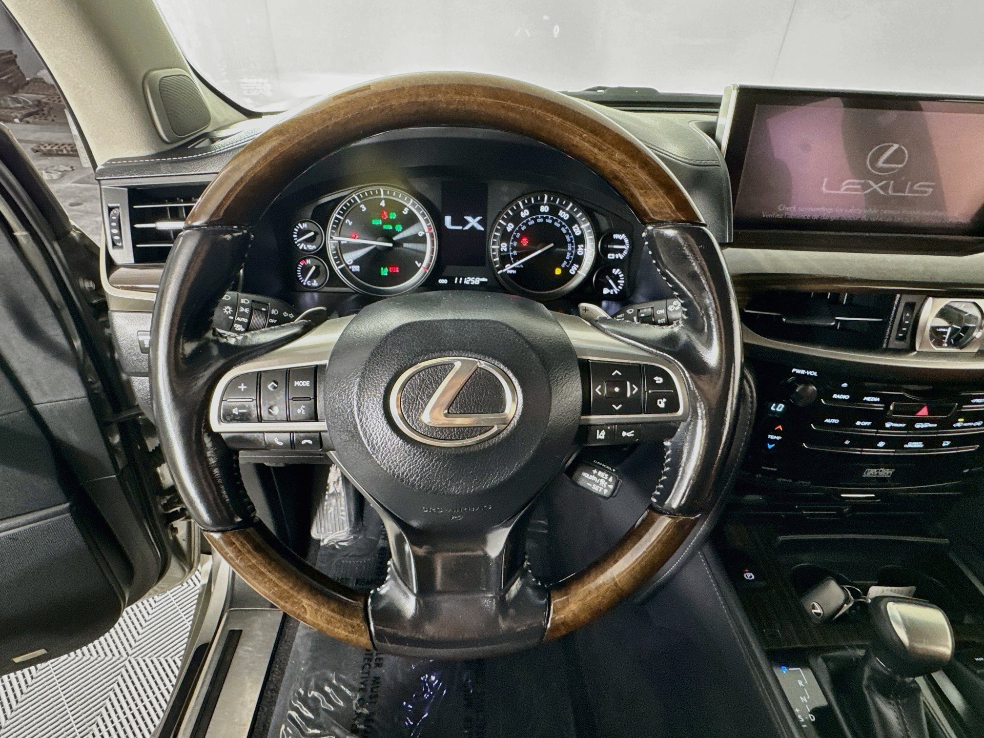 Used 2017 Lexus LX 570 4WD w/ Luxury Package image 13