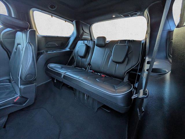 Used 2025 Chrysler Pacifica Limited FWD image 19