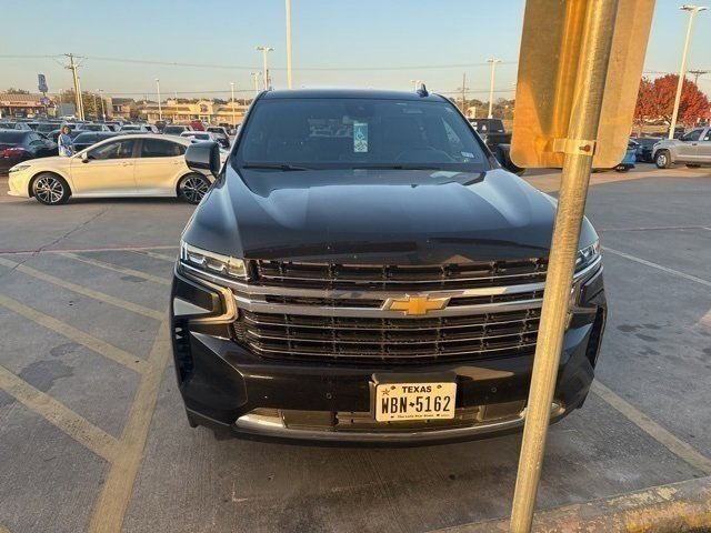 Used 2023 Chevrolet Suburban LT image 2