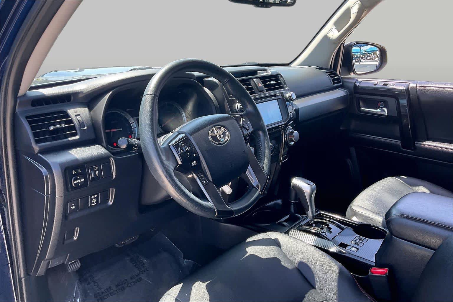 Used 2017 Toyota 4Runner TRD Off-Road Premium AWD/4WD image 17