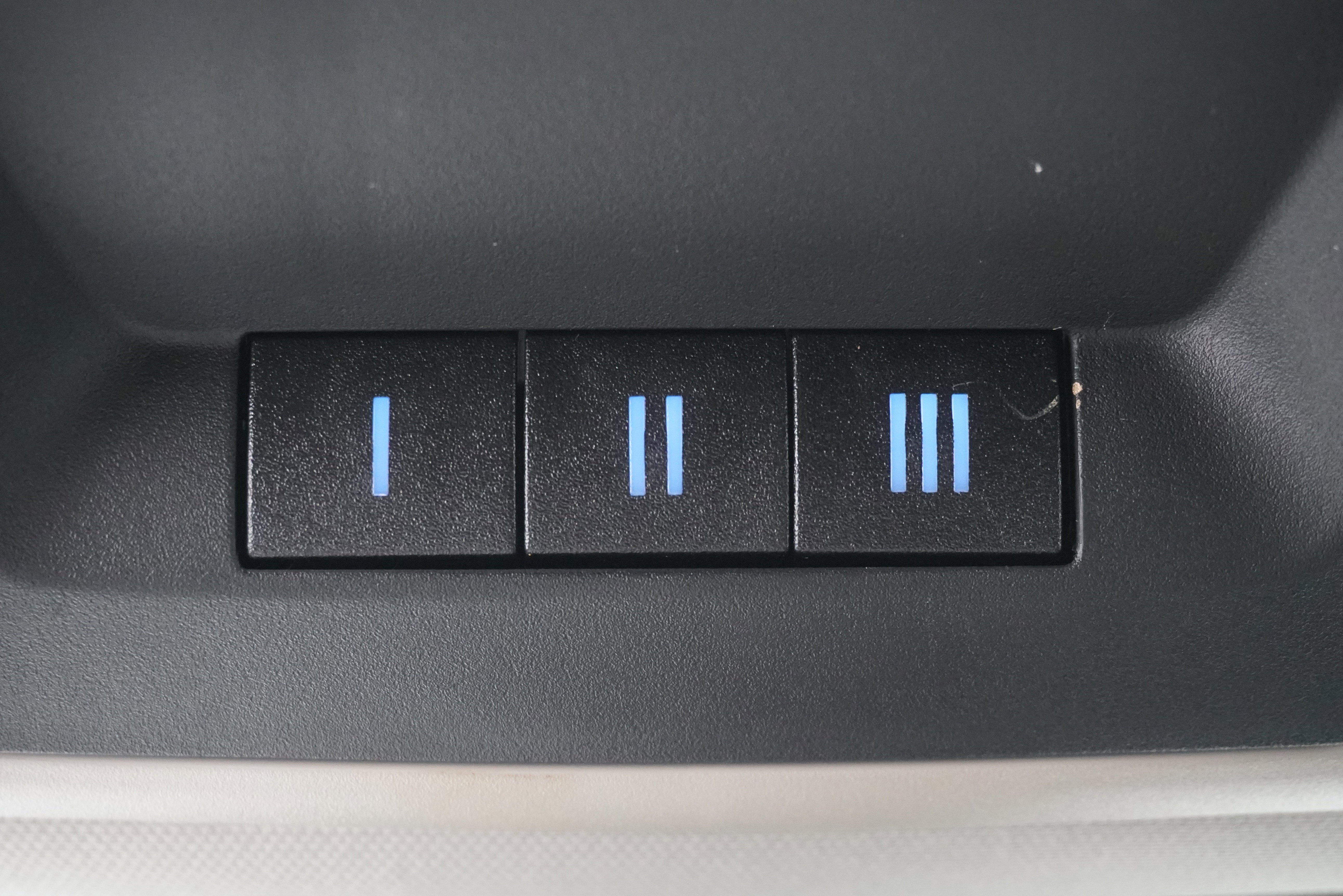 Used 2014 RAM 3500 Laramie w/ Convenience Group RWD image 21