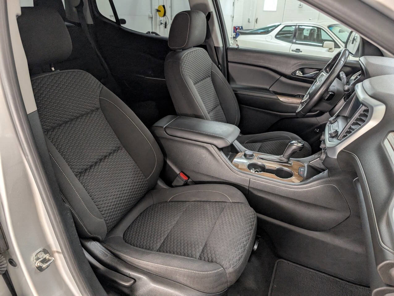 Used 2018 GMC Acadia SLE AWD/4WD image 21