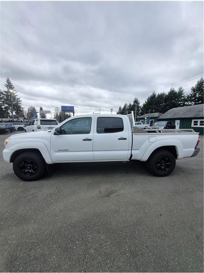 Used 2015 Toyota Tacoma 4x4 Double Cab image 2