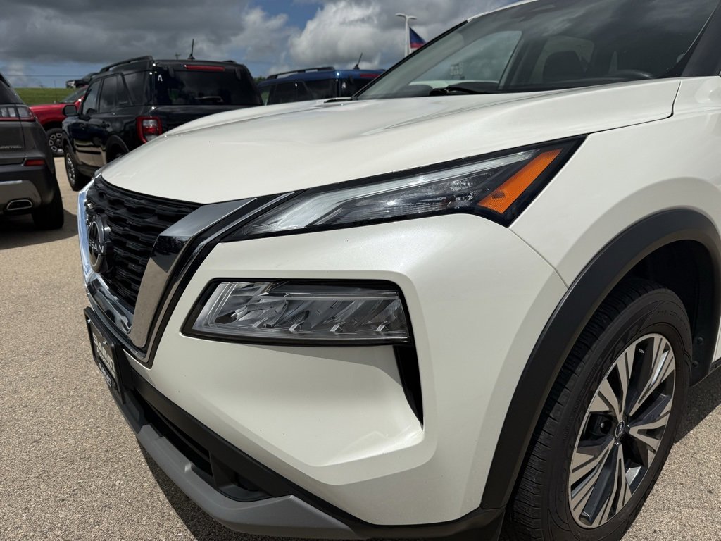 Used 2023 Nissan Rogue SV image 32