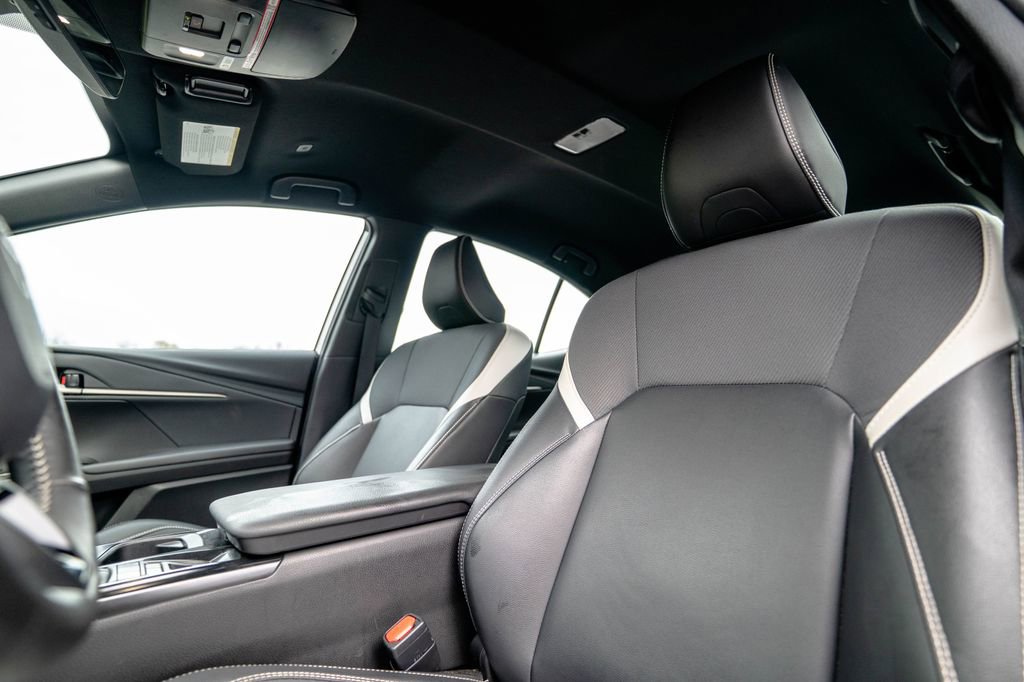 Used 2025 Toyota Camry SE w/ Convenience Package image 6