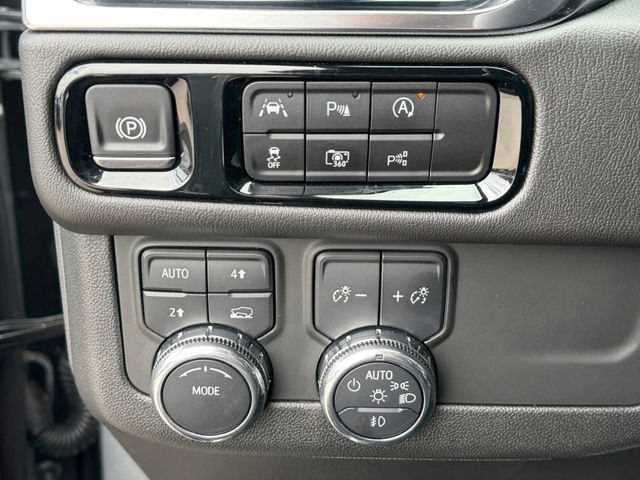 Used 2025 GMC Yukon XL Denali AWD/4WD image 5