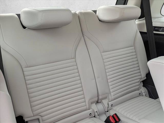 Certified 2025 Land Rover Discovery Dynamic SE AWD/4WD image 22