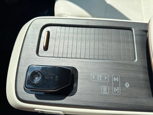Used 2023 Nissan Ariya FWD image 17