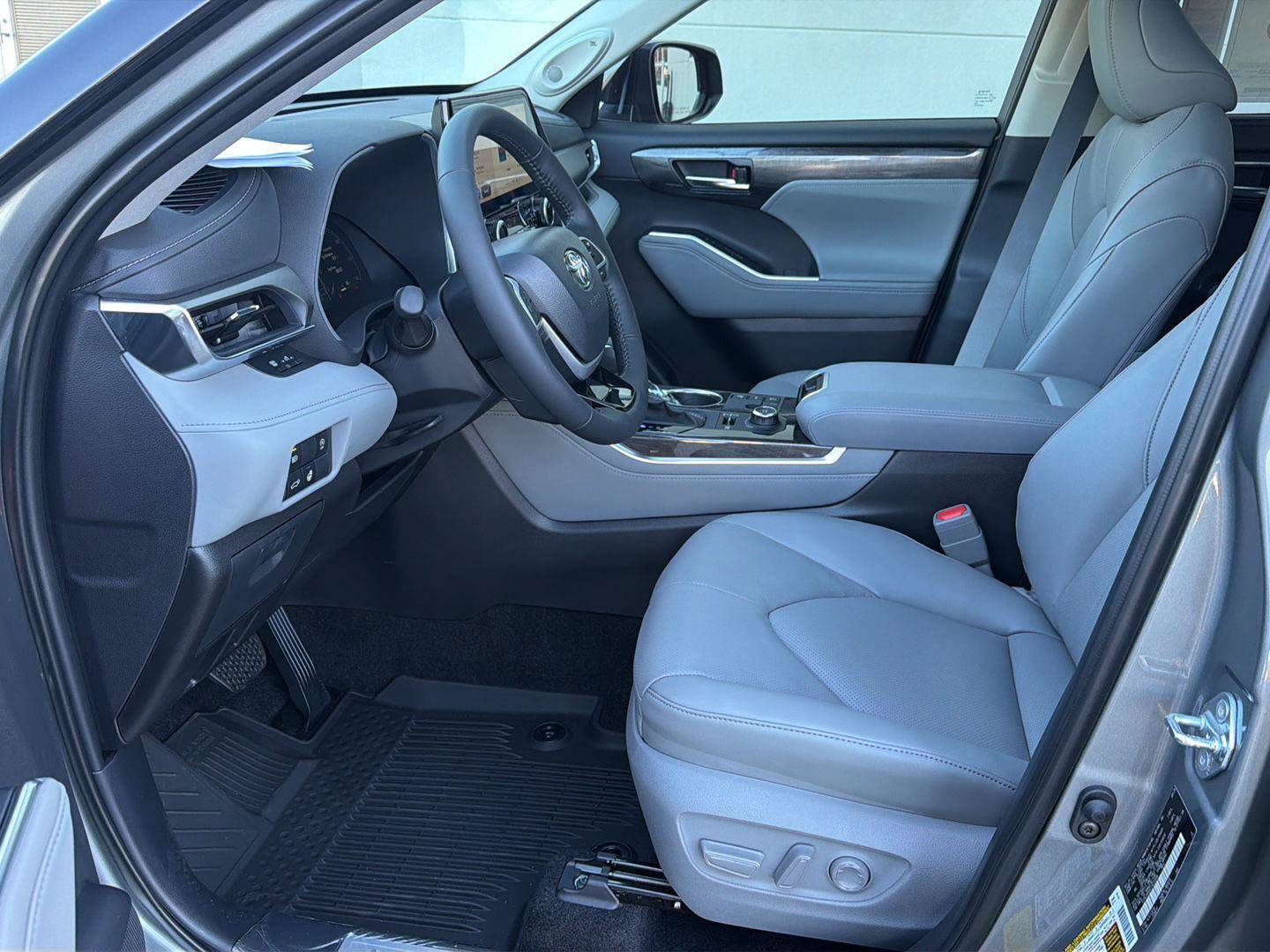 New 2026 Toyota Highlander Limited AWD/4WD image 10