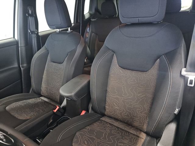Used 2023 Jeep Renegade Latitude AWD/4WD image 39