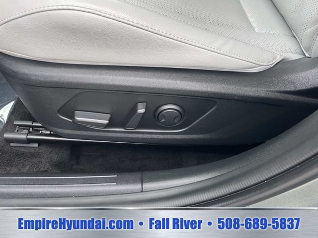 Used 2024 Hyundai Elantra Limited FWD image 17