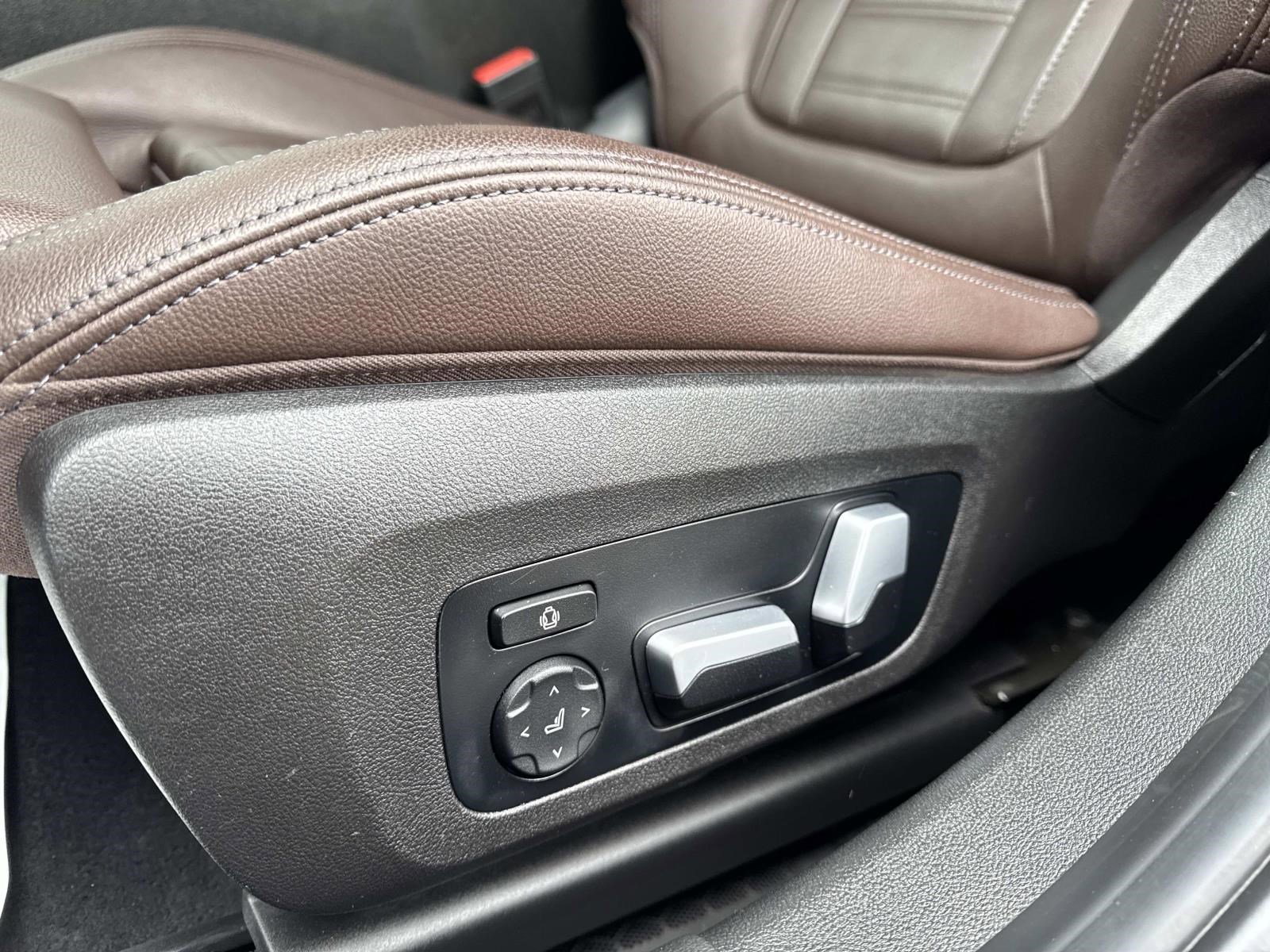 Used 2022 BMW 330i xDrive Sedan w/ Premium Package image 19