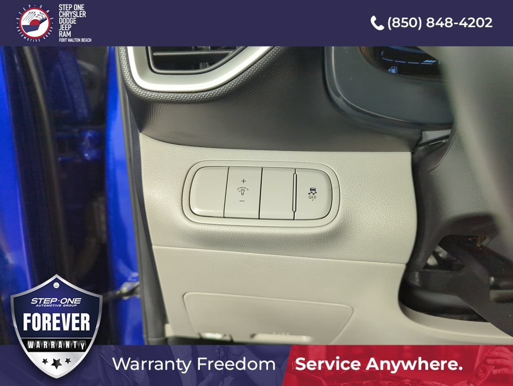 Used 2023 Hyundai Venue SEL FWD image 19