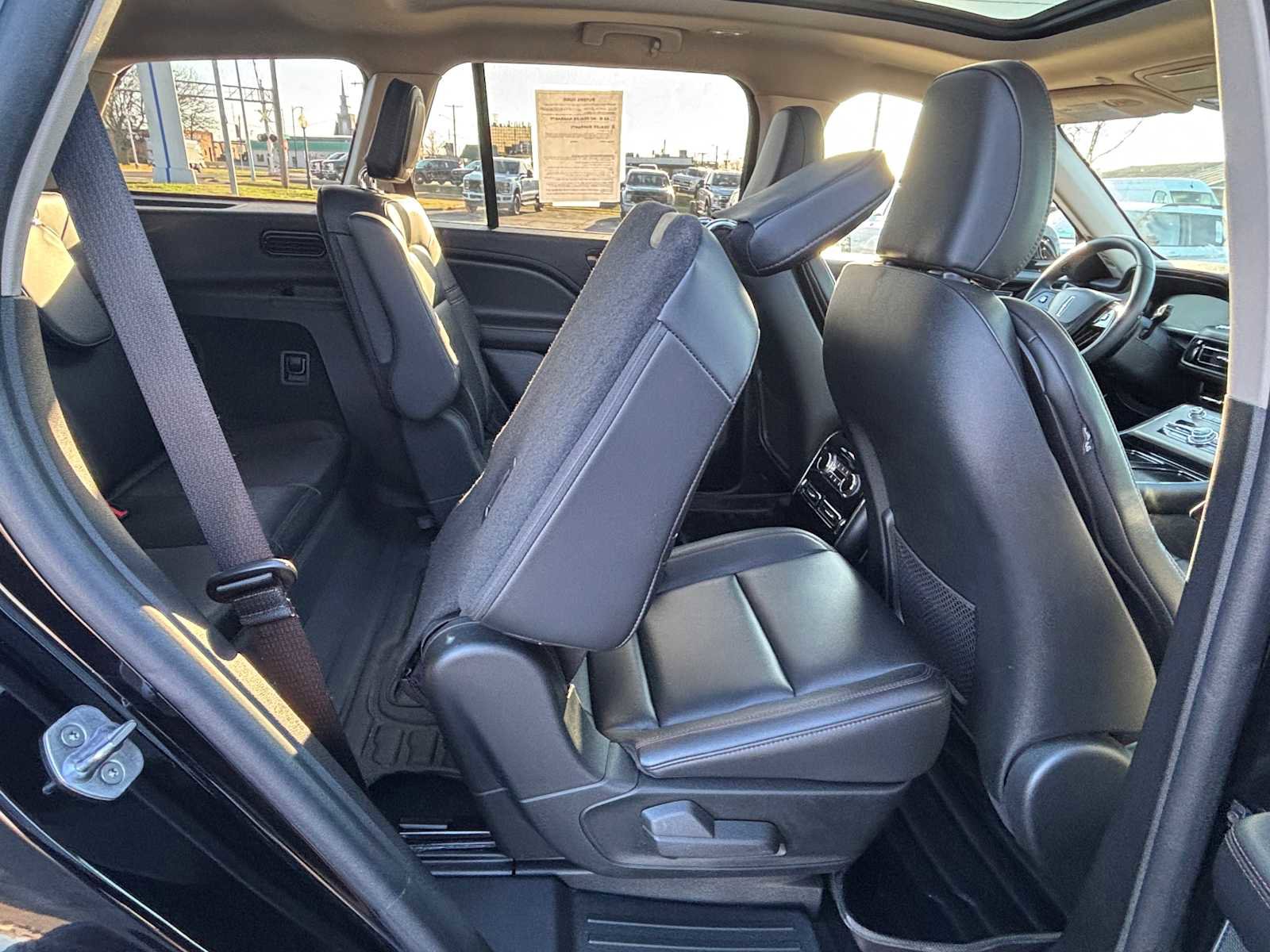 Used 2023 Lincoln Aviator AWD w/ Premium Package image 16