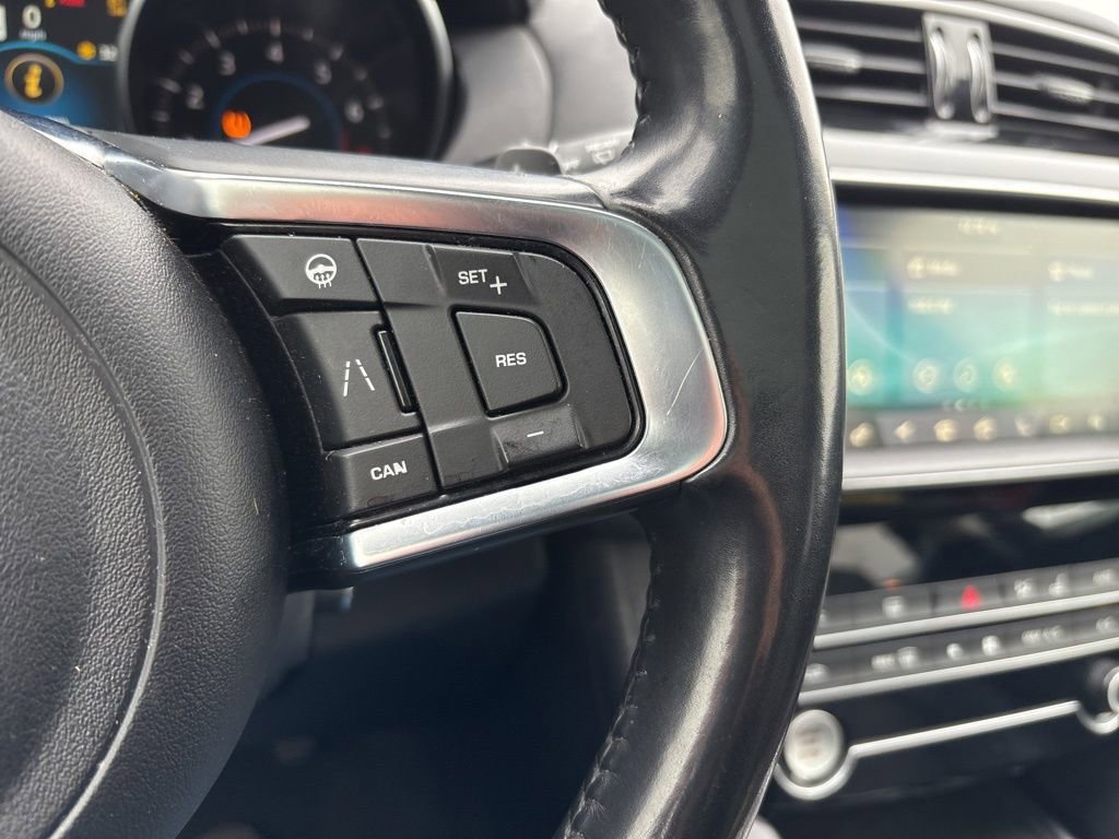 Used 2020 Jaguar F-PACE Prestige image 22