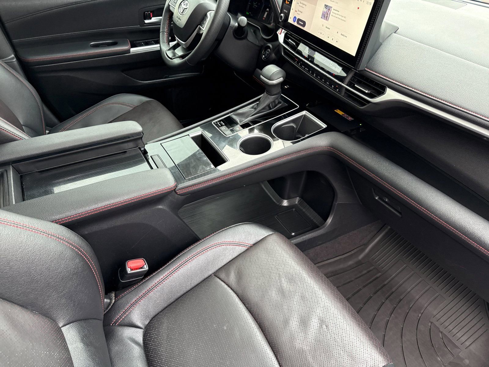 Used 2025 Toyota Sienna XSE w/ XSE Premium Package image 18