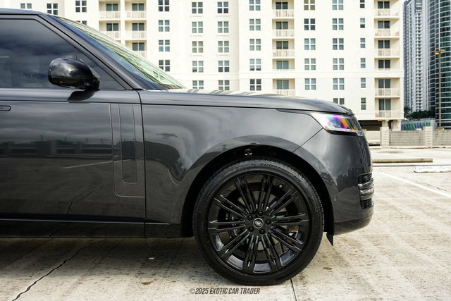 Used 2025 Land Rover Range Rover Long Wheelbase SE image 11