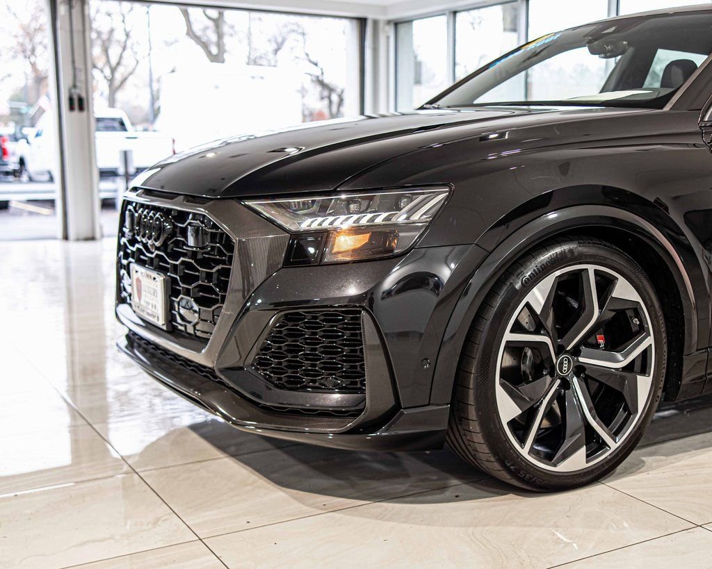 Used 2022 Audi RS Q8 w/ Carbon Optic Package AWD/4WD image 4