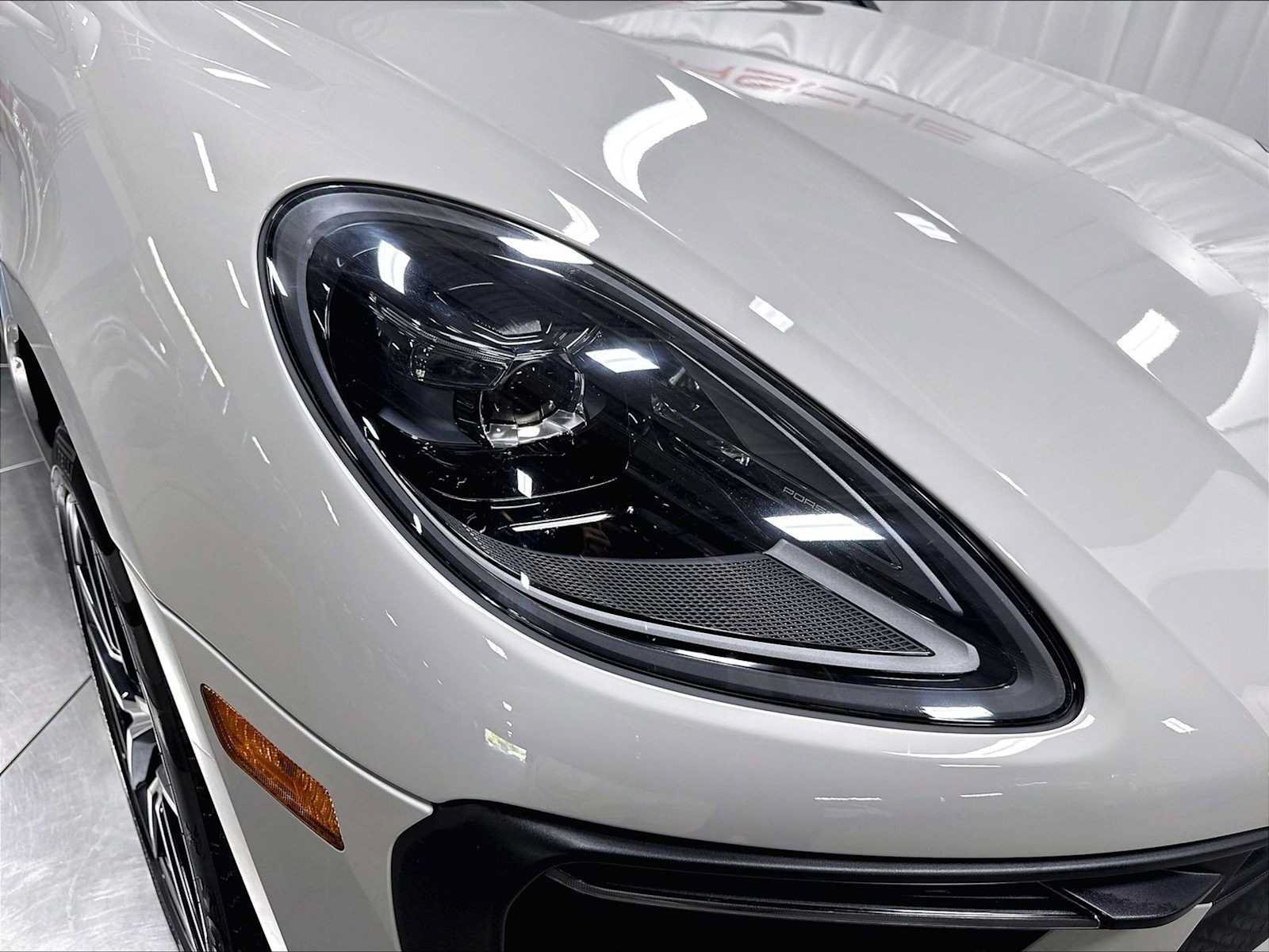 Used 2023 Porsche Macan AWD/4WD image 14