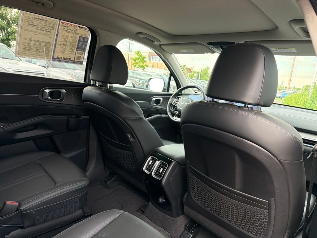 Used 2025 Kia Sorento SX FWD image 15