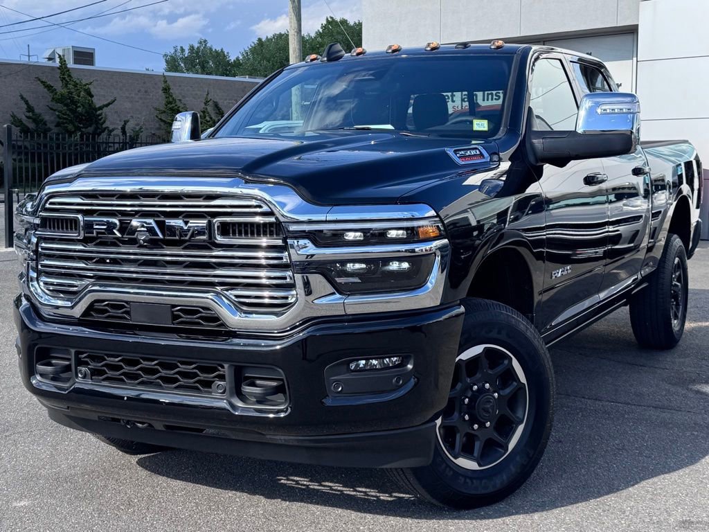 Used 2025 RAM 2500 Laramie AWD/4WD image 2