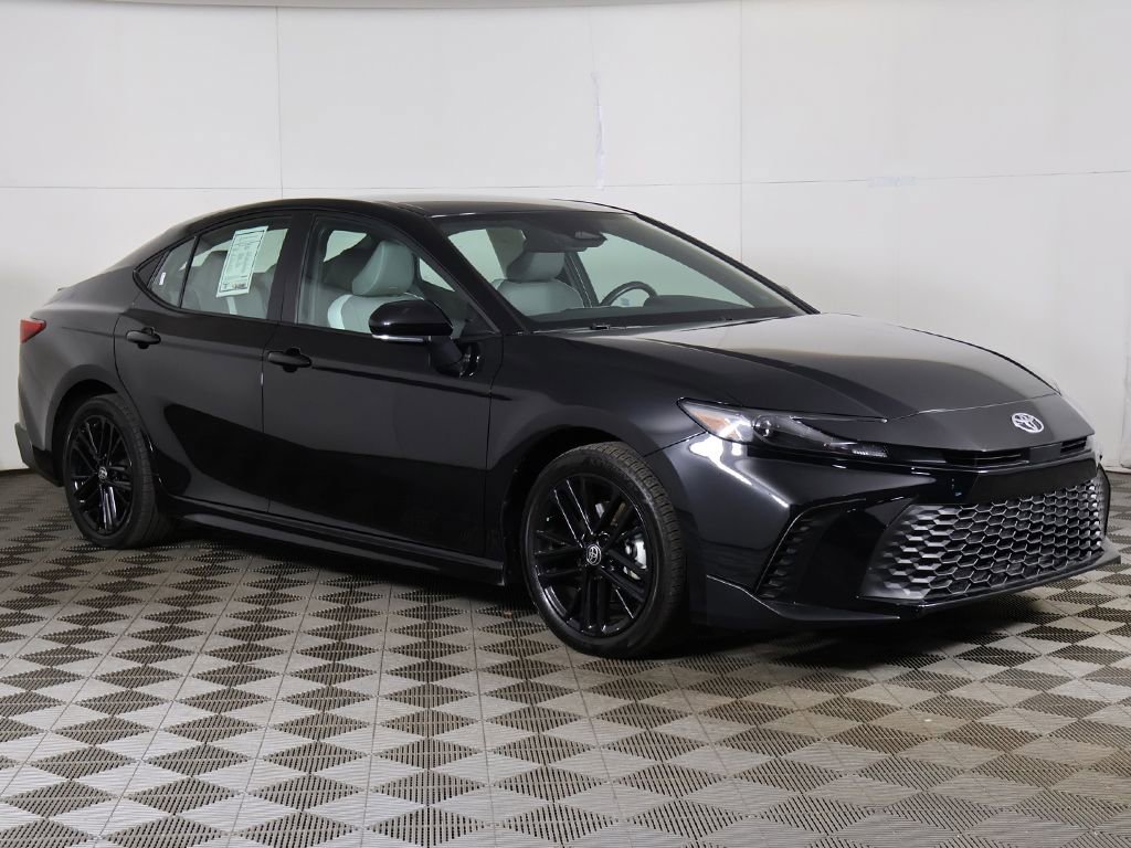 Used 2025 Toyota Camry SE FWD image 2