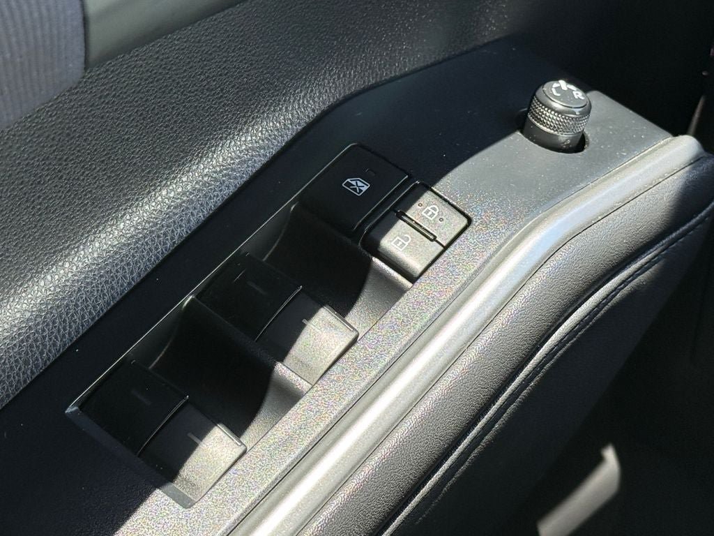 Used 2020 Toyota Highlander L FWD image 18