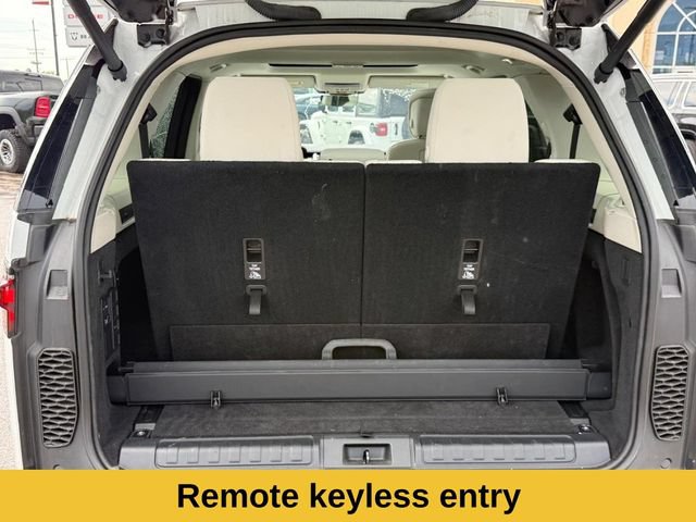 Used 2025 Land Rover Discovery S AWD/4WD image 5