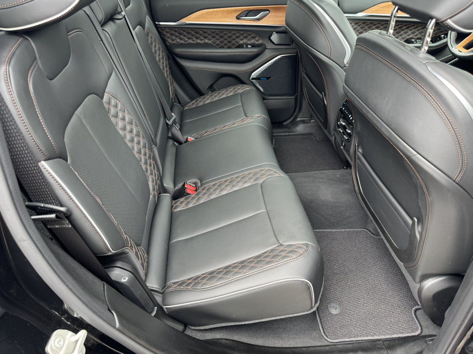 Used 2024 Jeep Grand Cherokee Summit AWD/4WD image 20