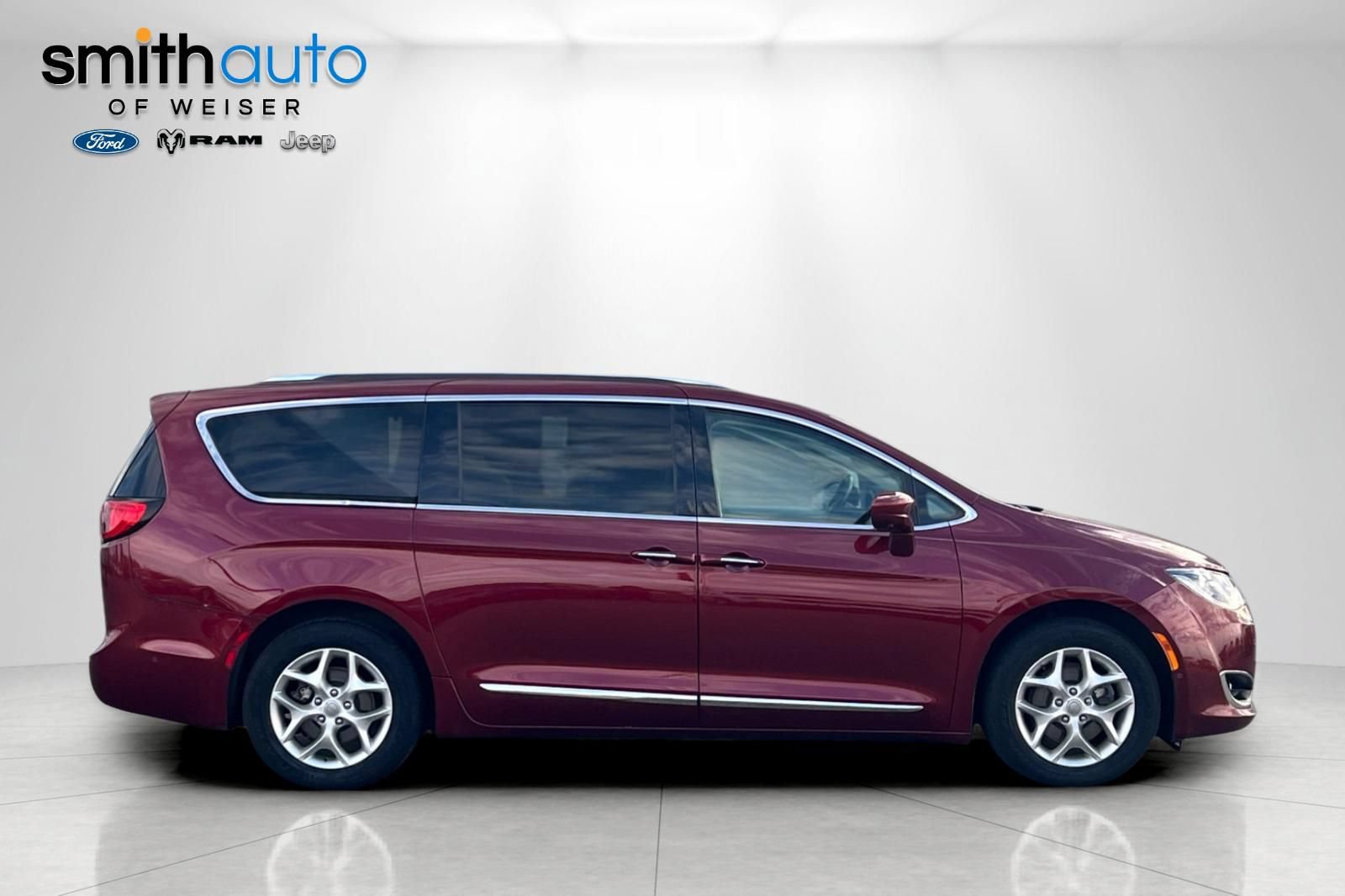 Used 2020 Chrysler Pacifica Touring-L Plus w/ Tire & Wheel Group FWD video 3