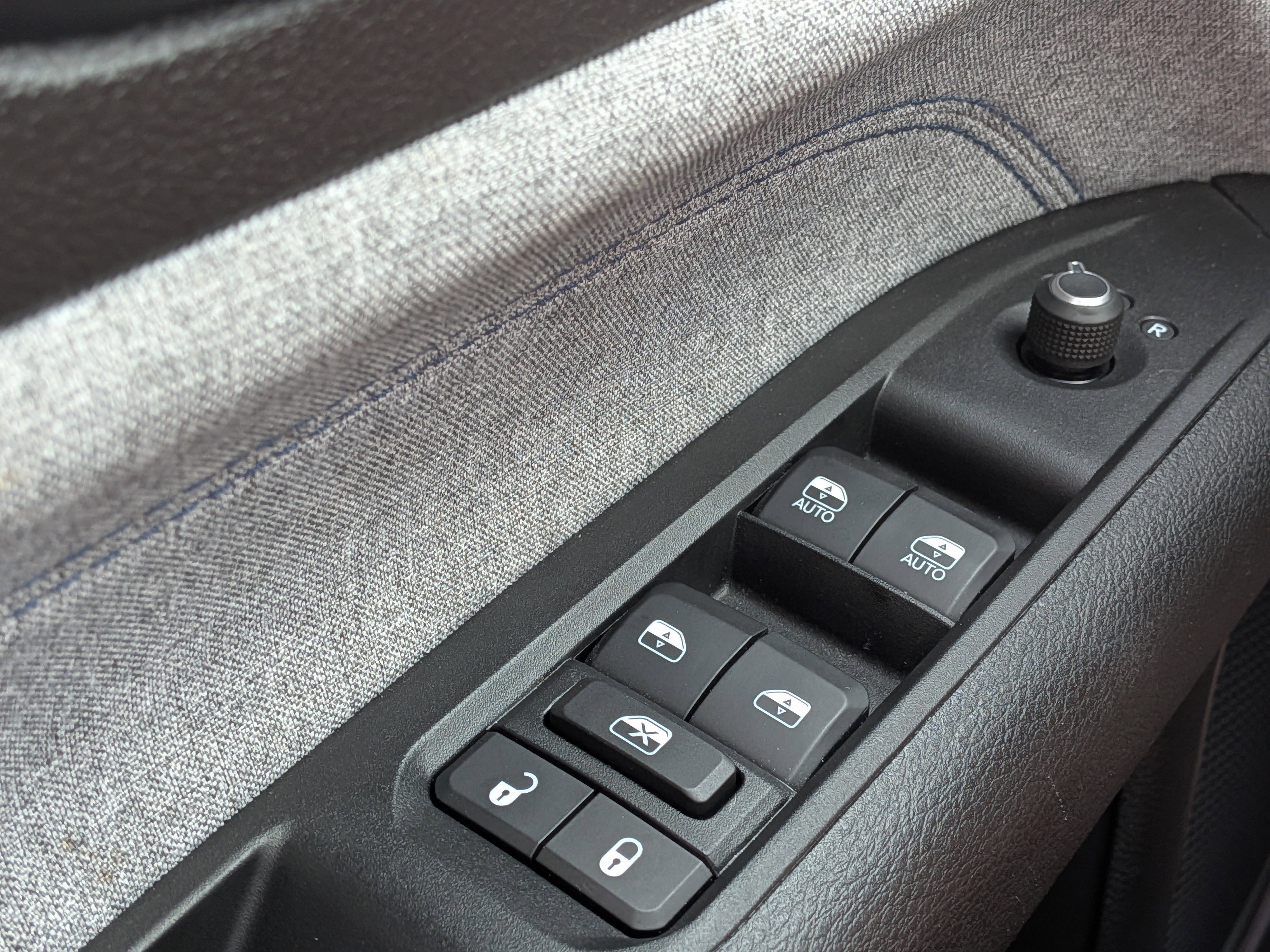 Used 2022 Jeep Compass Latitude FWD image 22