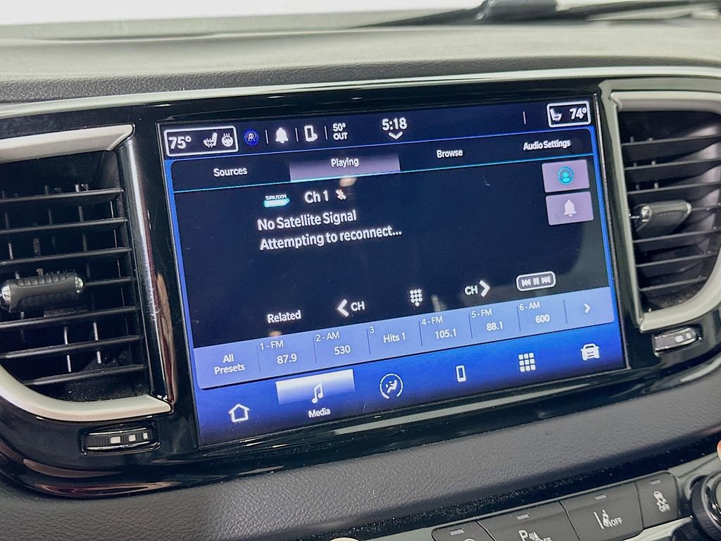 Used 2023 Chrysler Pacifica Touring-L image 31