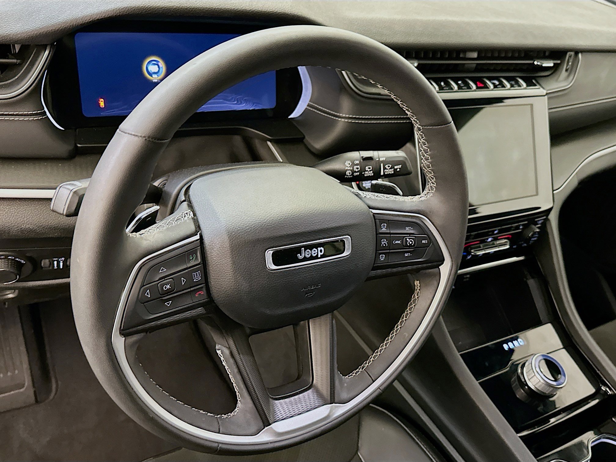 Used 2023 Jeep Grand Cherokee L Laredo image 18