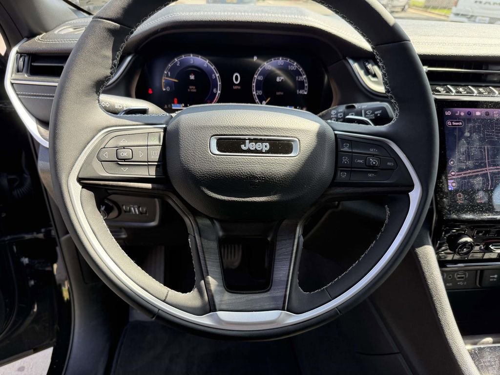 Certified 2025 Jeep Grand Cherokee L Limited w/ Black Appearance Package AWD/4WD image 20
