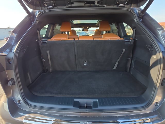 Used 2023 Toyota Highlander Platinum FWD image 24