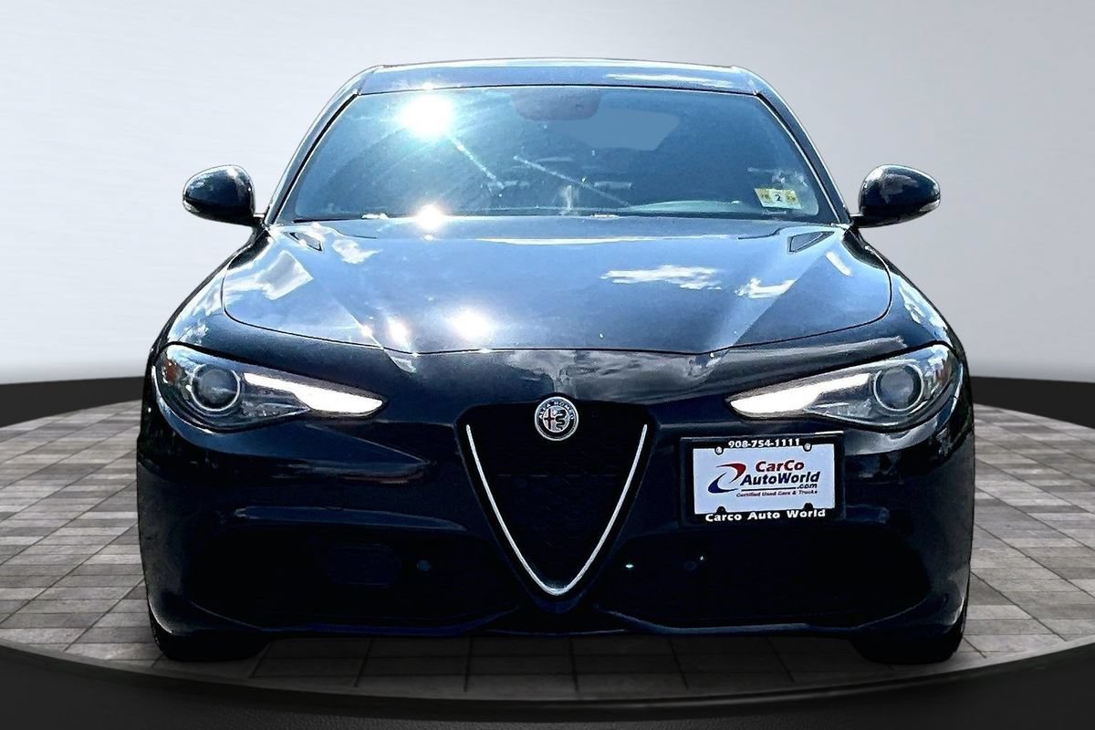 Used 2018 Alfa Romeo Giulia Ti Sport w/ Quick Order Package 22S Sport AWD/4WD image 2