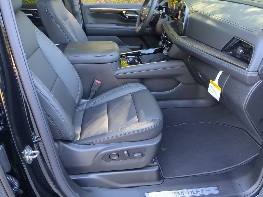 New 2027 Chevrolet Suburban LT w/ Comfort Package AWD/4WD image 39