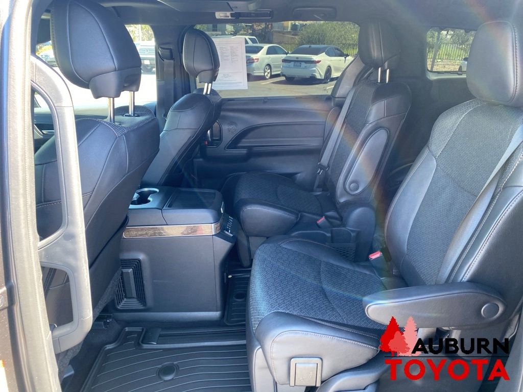 Used 2025 Toyota Sienna Platinum AWD/4WD image 26