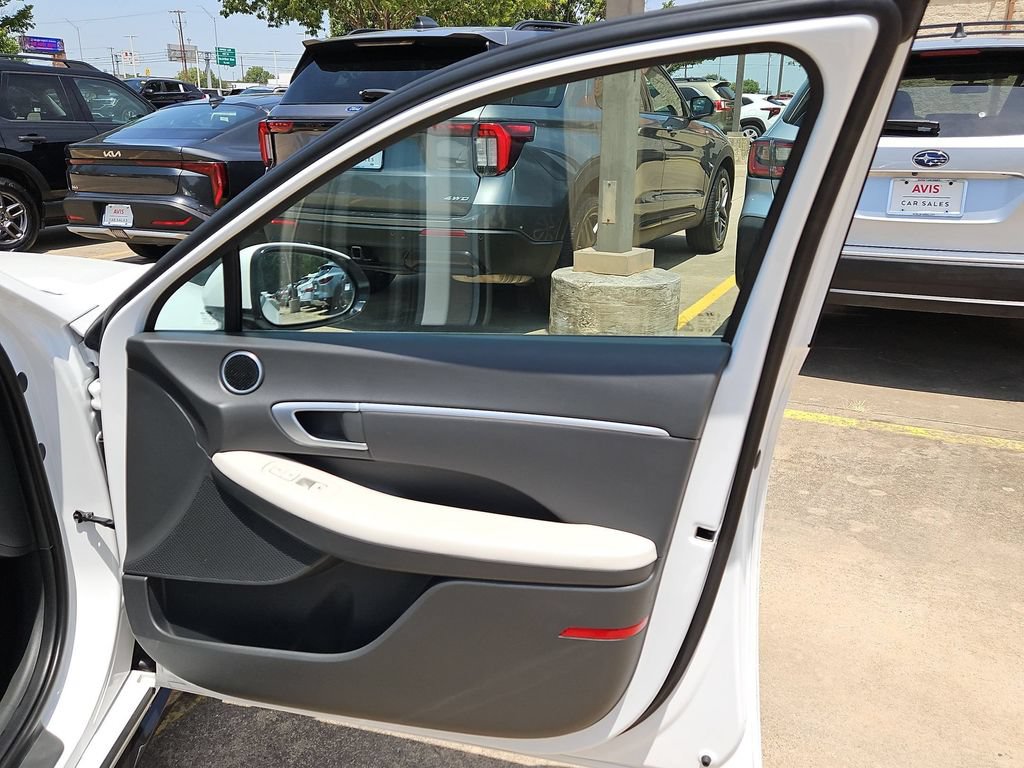 Used 2025 Hyundai Sonata SEL FWD image 33