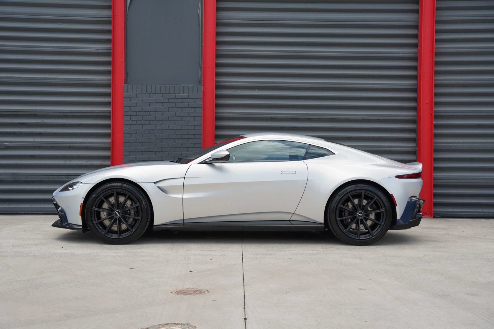 Used 2020 Aston Martin V8 Vantage Coupe RWD image 9