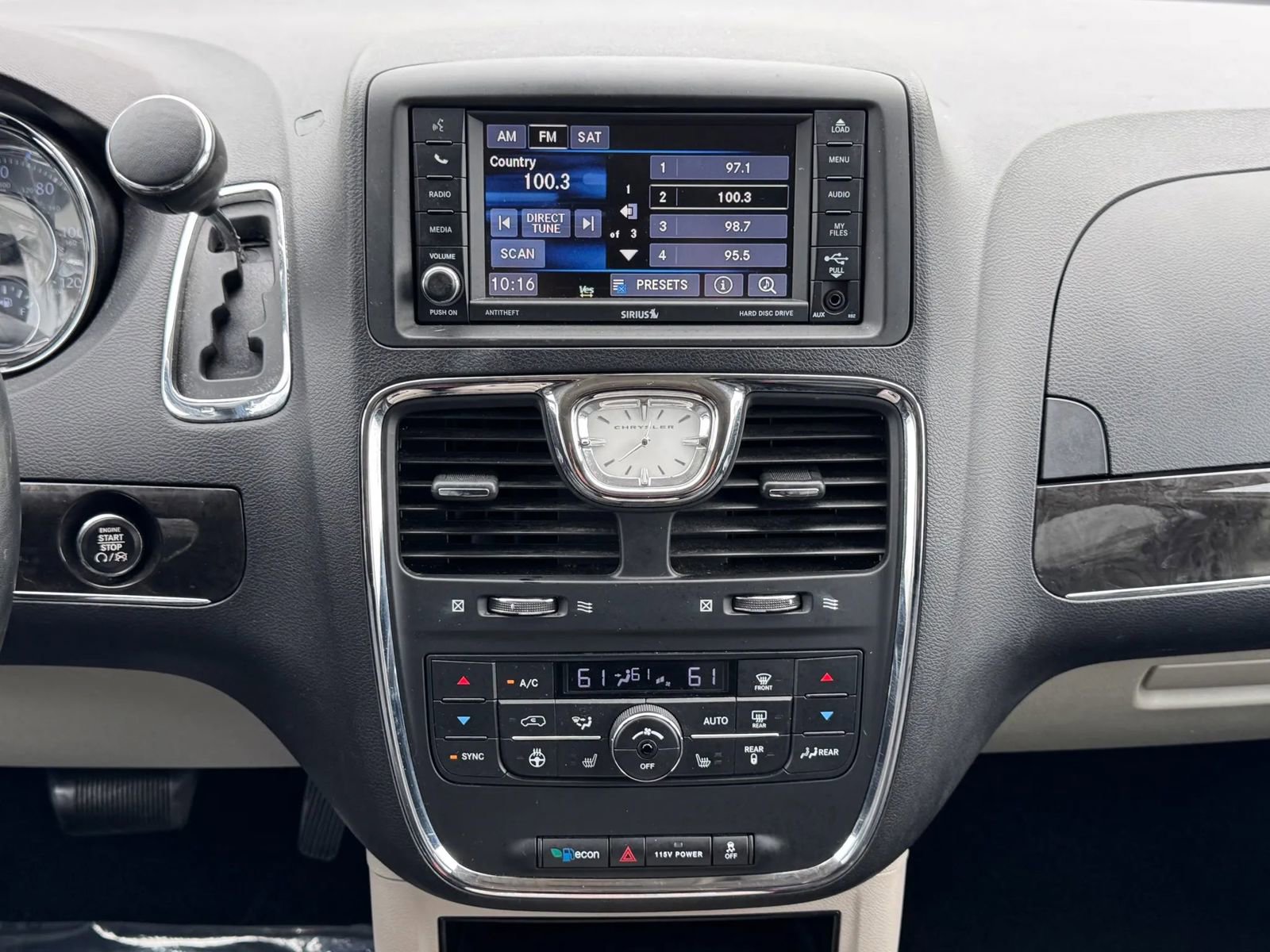 Used 2016 Chrysler Town & Country Touring w/ Driver Convenience Group FWD image 24